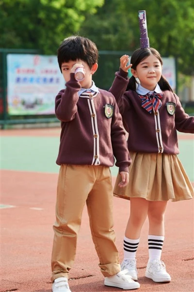 라운드넥 아카데믹 니트웨어